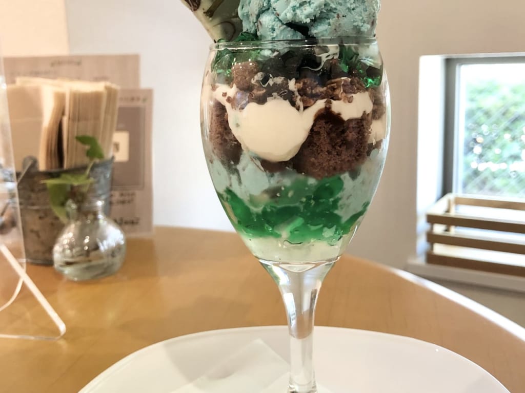 チョコミントパフェ